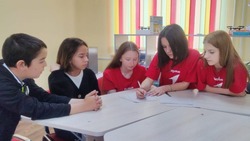 Юные активисты Минвод помогают осваиваться белгородским школьникам