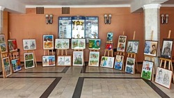 В Минеральных водах 45 юных художников приняли участие в выставке ко Дню защитника Отечества