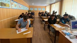 Экзамены для механиков-водителей гусеничной техники провели в Минводах
