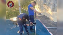 Следком начал проверку из-за упавшей на ребёнка металлической конструкции на площадке в Минводах