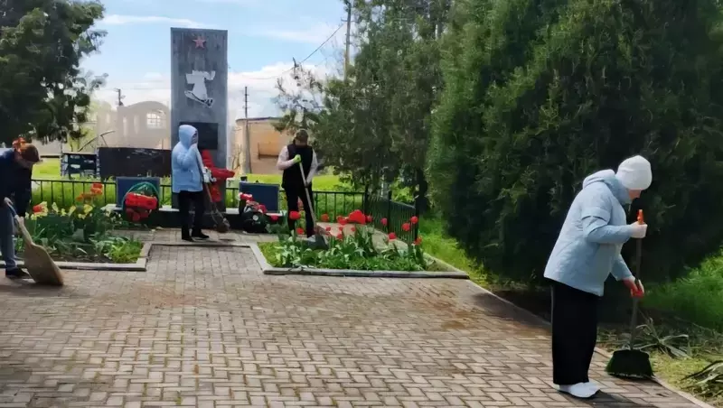 Территории братских могил приводят в порядок в Минераловодском округе
