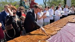 Пирог Победы приготовили в Минводах на 9 Мая