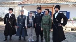 «Чихирь Иваныч» и тепло застолья: в Минеральных Водах прошёл праздник традиций, вина и казачьего гостеприимства
