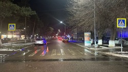 Невнимательный водитель сбил женщину на пешеходном переходе в Минводах