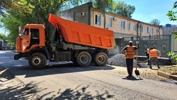 Асфальт начали укладывать на двух улицах посёлка Анджиевского 