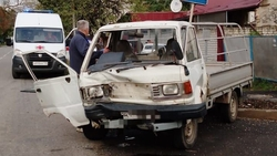 Две машины столкнулись в Минводах