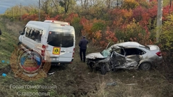 Водитель легковушки погиб в ДТП с экскурсионным автобусом в Минераловодском округе