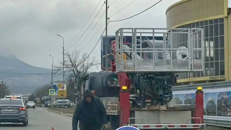 Провода меняют по улице Железноводской в Минводах 