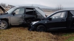 Две иномарки столкнулись в Минераловодском округе 