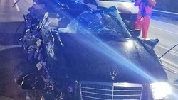 Легковушка врезалась в грузовик на трассе под Минводами