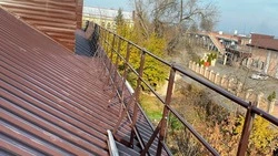 Крыши двух домов на улице Интернациональной отремонтировали в Минводах