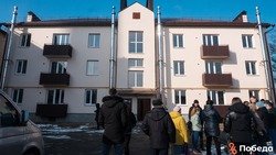 В новый трёхэтажный дом в посёлке Анджиевском заселились выпускники детского дома