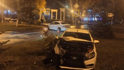 Два человека получили травмы после столкновения двух легковушек в Минводах