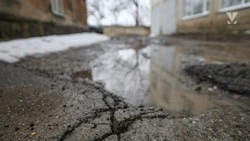 Жители пожаловались на ямы во дворе дома в Минеральных Водах