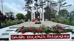 Тысячи минераловодцев возложили цветы у памятников, братских могил и мемориалов
