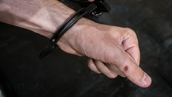 В Минераловодском округе задержан подозреваемый в разбойном нападении и вымогательстве 