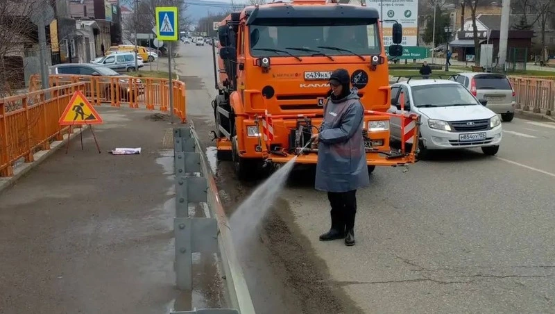 Дороги и тротуары чистят в Минераловодском округе