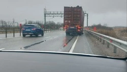 Отсоединившийся прицеп перекрыл часть трассы в Минераловодском округе