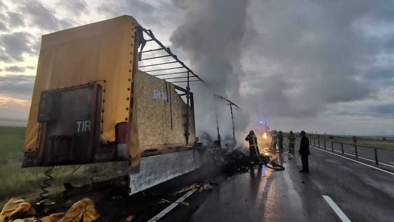 Дальнобойщик лишился своего груза из-за пожара на трассе «Кавказ» под Минводами