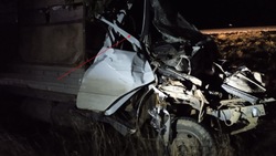 В Минеральных Водах водитель ГАЗели врезался в автомобиль на обочине дороги 