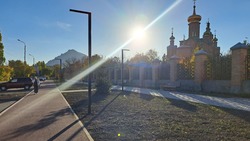 Освещение и лавочки появились возле Собора Пресвятой Богородицы в Минводах
