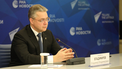 Губернатор Владимиров поручил найти возможности для поддержки производителей молока