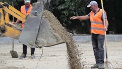 Завершается асфальтирование подъездной дороги к хутору Утренняя Долина