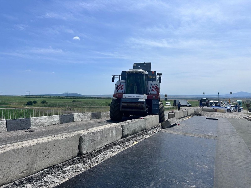 Комбайн попал в аварию в Минераловодском округе