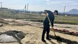 Подъездную дорогу к кладбищу ремонтируют в селе Левокумка