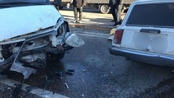 Три машины столкнулись в Минводах - пострадал один водитель