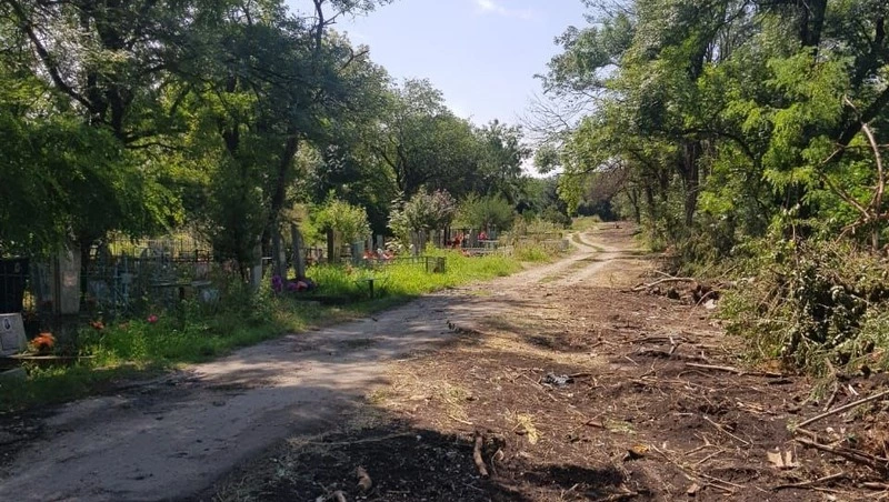 Ограду на кладбище в Марьиных Колодцах устанавливают благодаря программе местных инициатив