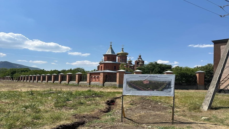 Благоустройство территории возле Собора Пресвятой Богородицы начали в Минераловодском округе 