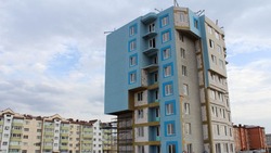 Ход строительства домов для переселенцев из аварийного жилья в Минводах проверили сотрудники прокуратуры