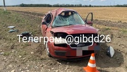 Женщина повредила грудную клетку и глаз во время ДТП рядом с Минводами