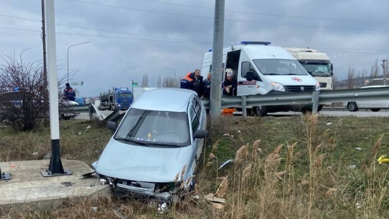 Водитель из Минвод пострадал в ДТП с дорожным ограждением