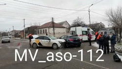 Такси с пассажирами попало в ДТП в Минводах