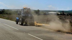 Траву вдоль обочин косят в Минераловодском округе