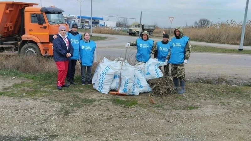 Участники экологической акции очистили русло реки Джемуха в Минводах