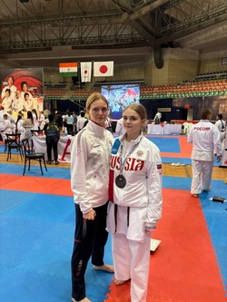 Сотрудница аэропорта Минвод стала единственной в РФ женщиной с 5 даном по карате