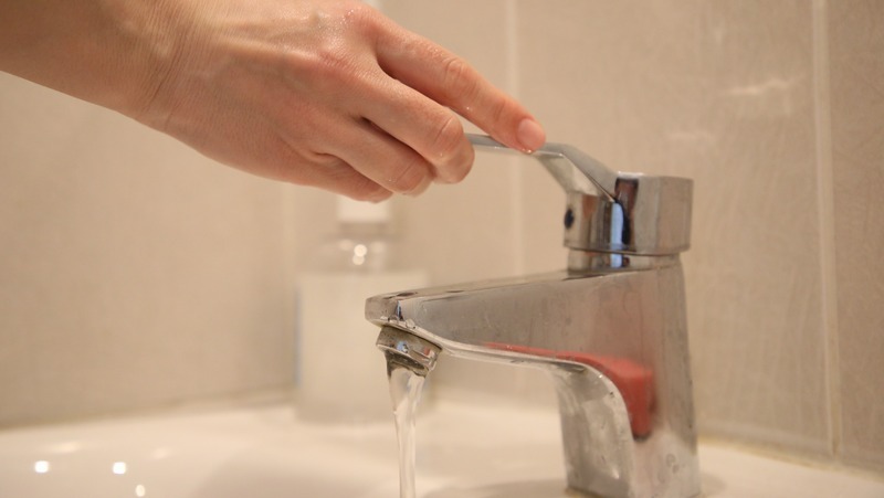 Крупный прорыв водовода устраняют в Минераловодском округе