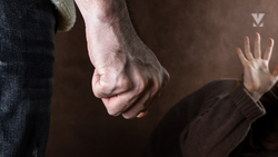 Житель Минвод ударил знакомого «розочкой» от бутылки и заработал уголовку