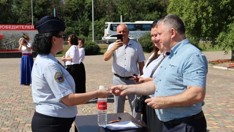 Участников парада Победы наградили в Минводах