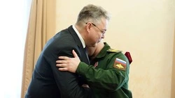 Жителя Минеральных Вод наградили за поддержку СВО